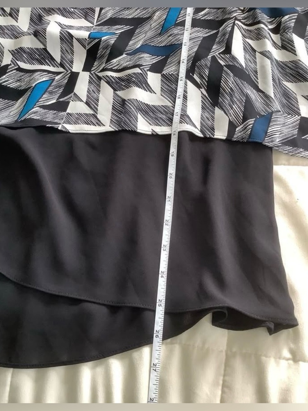 Abstract Geometric Blue-Accented Layered Women’s Top Alfani size 8 - Picture 7 of 7
